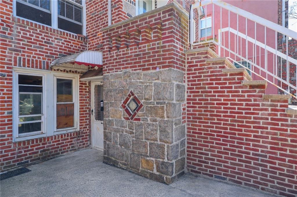 39 Bay 10th Street Image 4