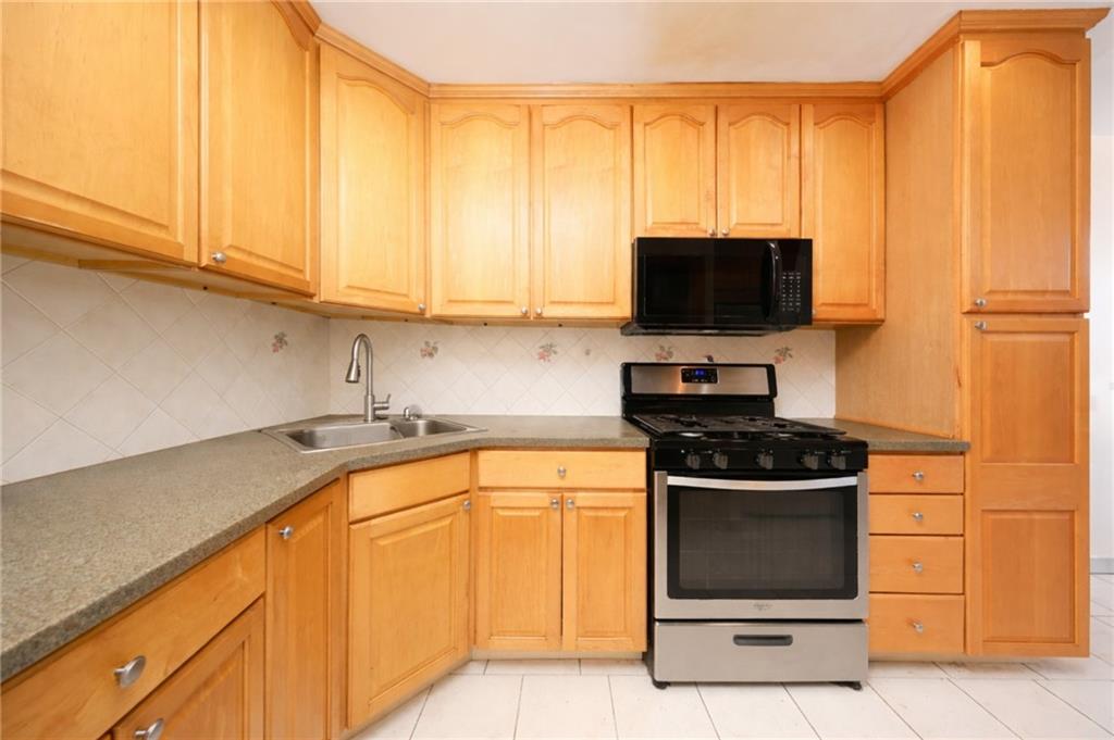 39 Bay 10th Street, Brooklyn, New York, 11228 image 8