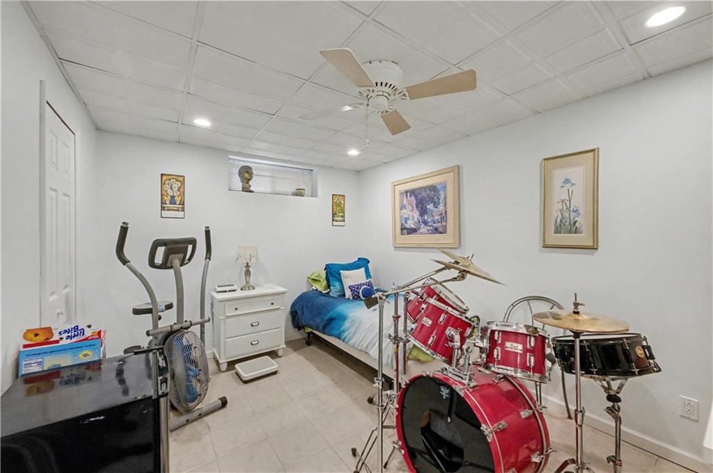 26 Ira Court, Brooklyn, New York, 11229 image 16