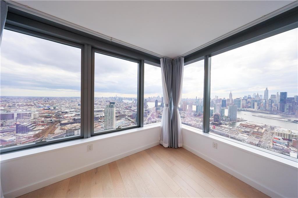 3 Court Square 5411, Long Island City, New York, 11101 image 14