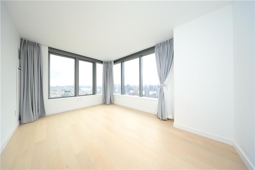 3 Court Square 5411, Long Island City, New York, 11101 image 16