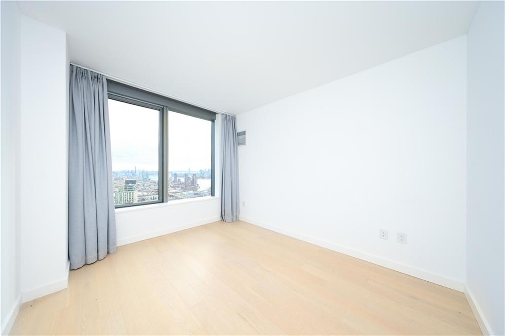 3 Court Square 5411, Long Island City, New York, 11101 image 17