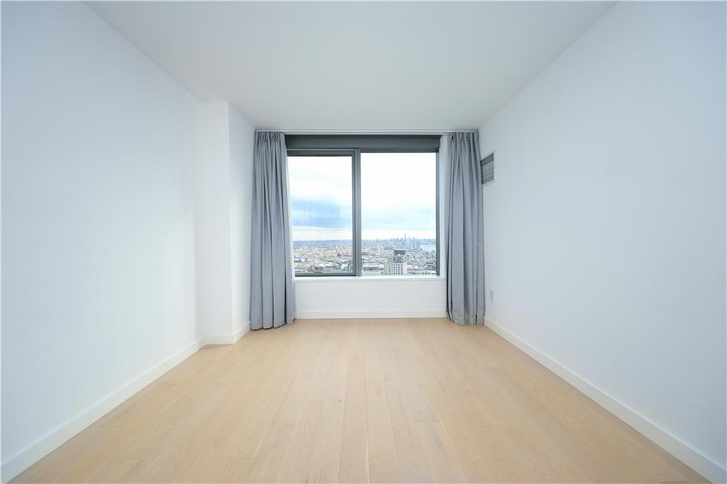 3 Court Square 5411, Long Island City, New York, 11101 image 18
