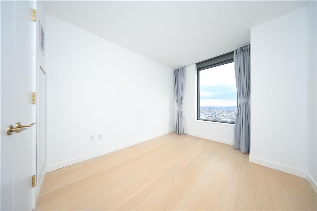 3 Court Square 5411, Long Island City, New York, 11101 image 19