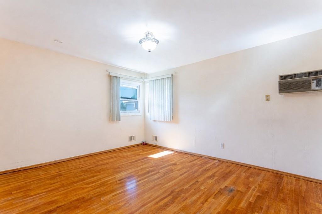 80 Spratt Avenue, Staten  Island, New York, 10306 image 17