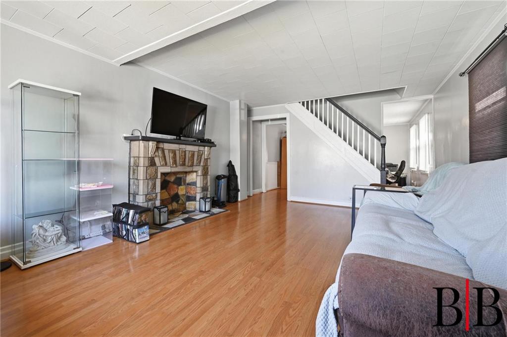 2341 Knapp Street Image 4