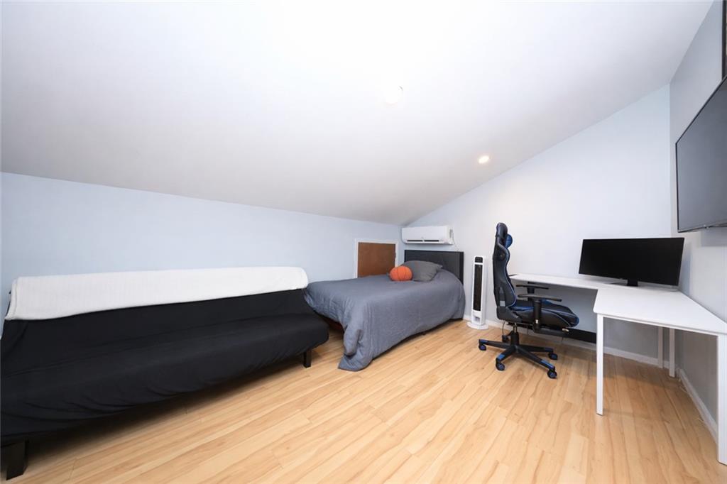 25 Poets Circle, Staten  Island, New York, 10312 image 18