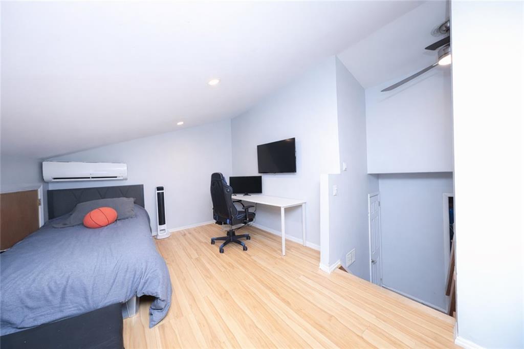 25 Poets Circle, Staten  Island, New York, 10312 image 19