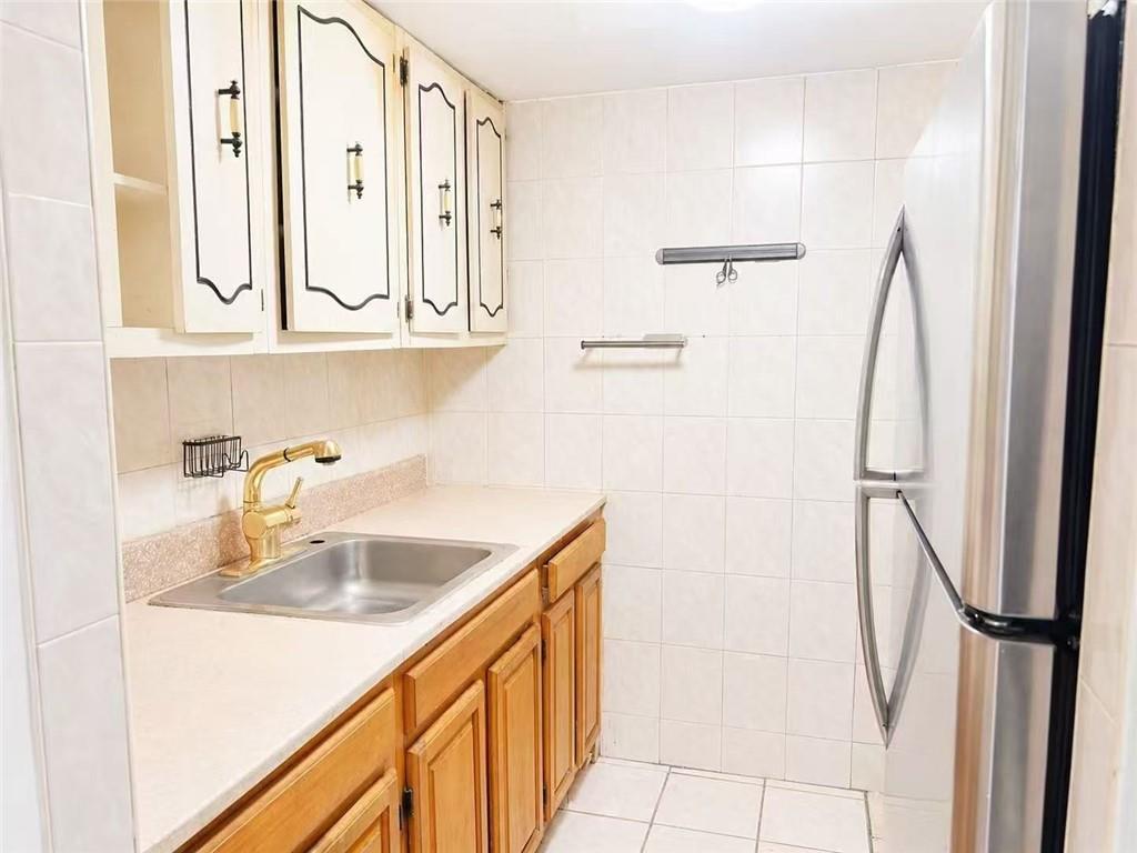 832 Willoughby Avenue Image 3