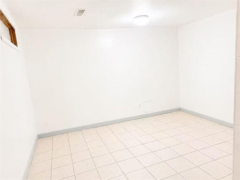 832 Willoughby Avenue Image 4