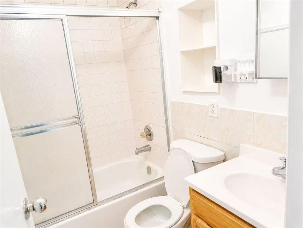 832 Willoughby Avenue, Brooklyn, New York, 11206 image 8