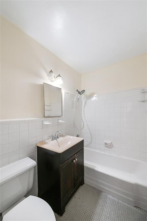 2475 West 16th Street 18G Image 4