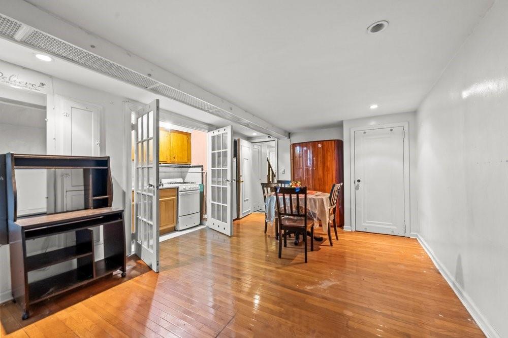 676 East 38th Street Image 2