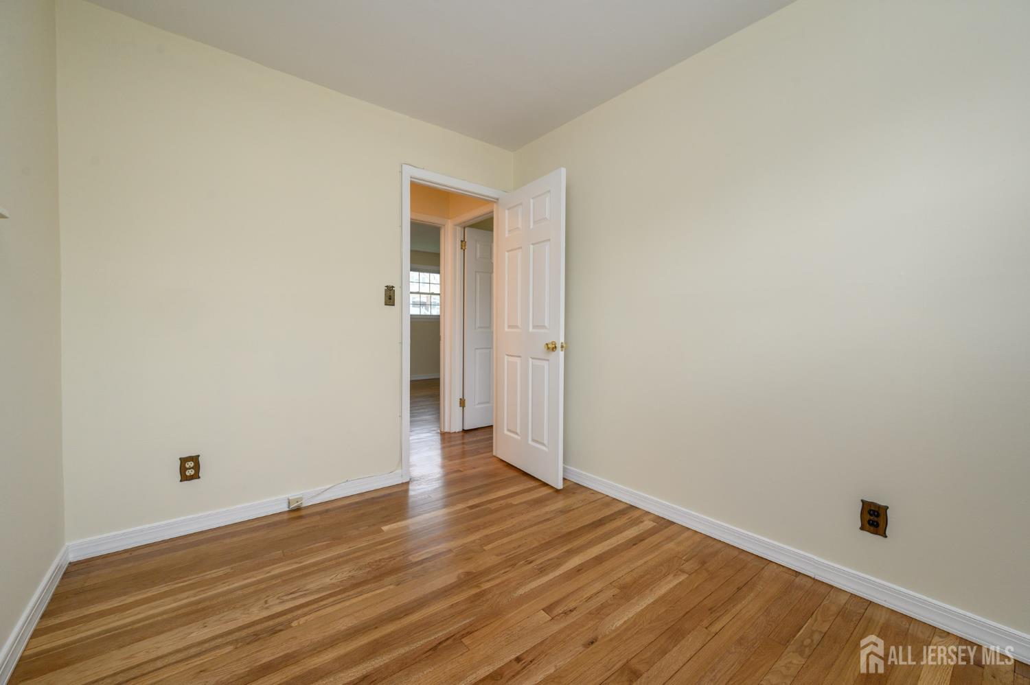 384 Maplewood Avenue, Colonia, NJ, 07067 image 24