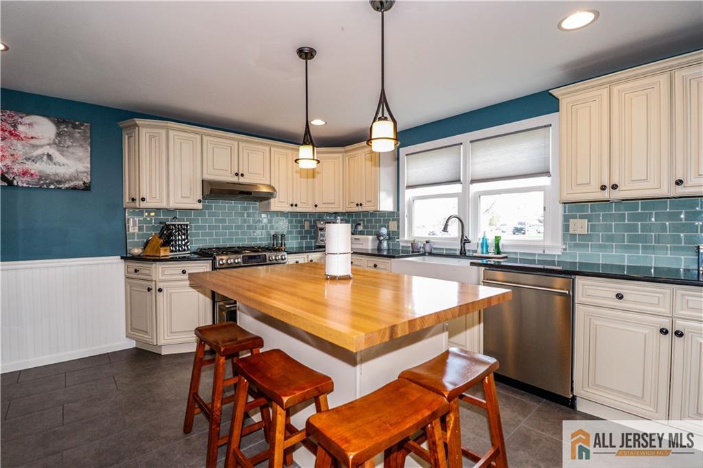 75 Grant Avenue Image 4