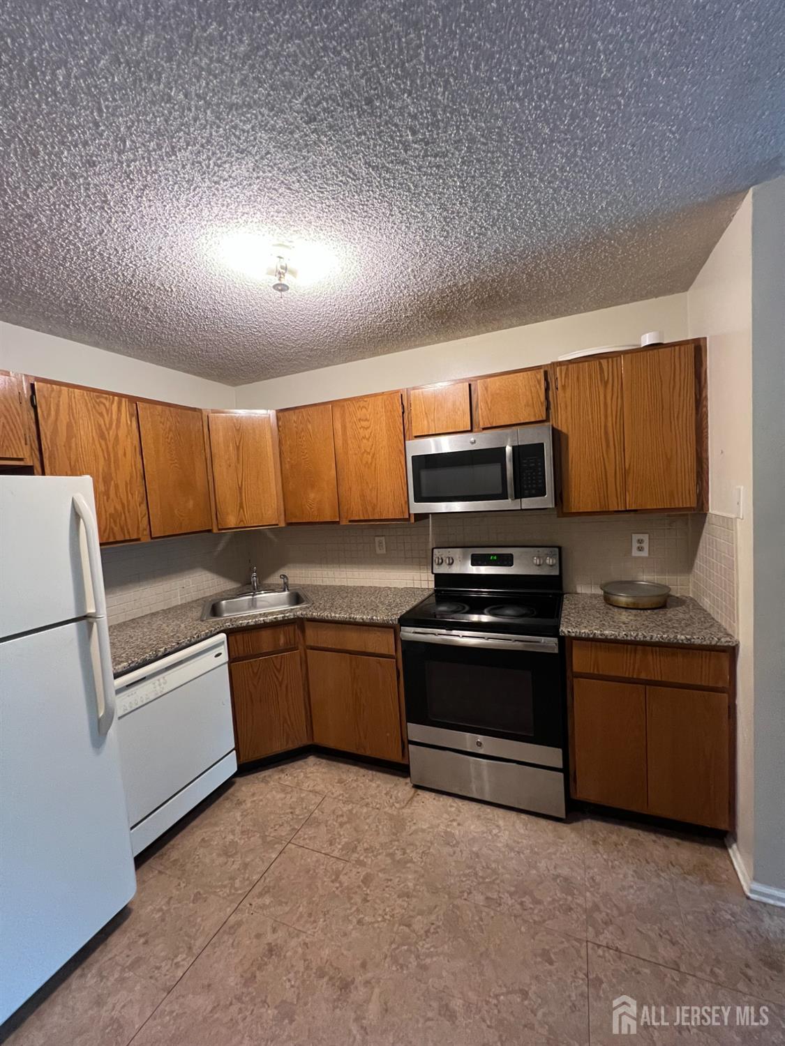 285 Hampshire Court Image 2