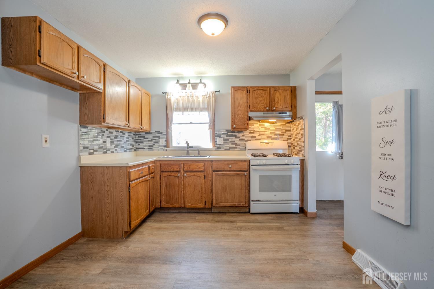 1834 Holly Road, North Brunswick, NJ, 08902 image 12