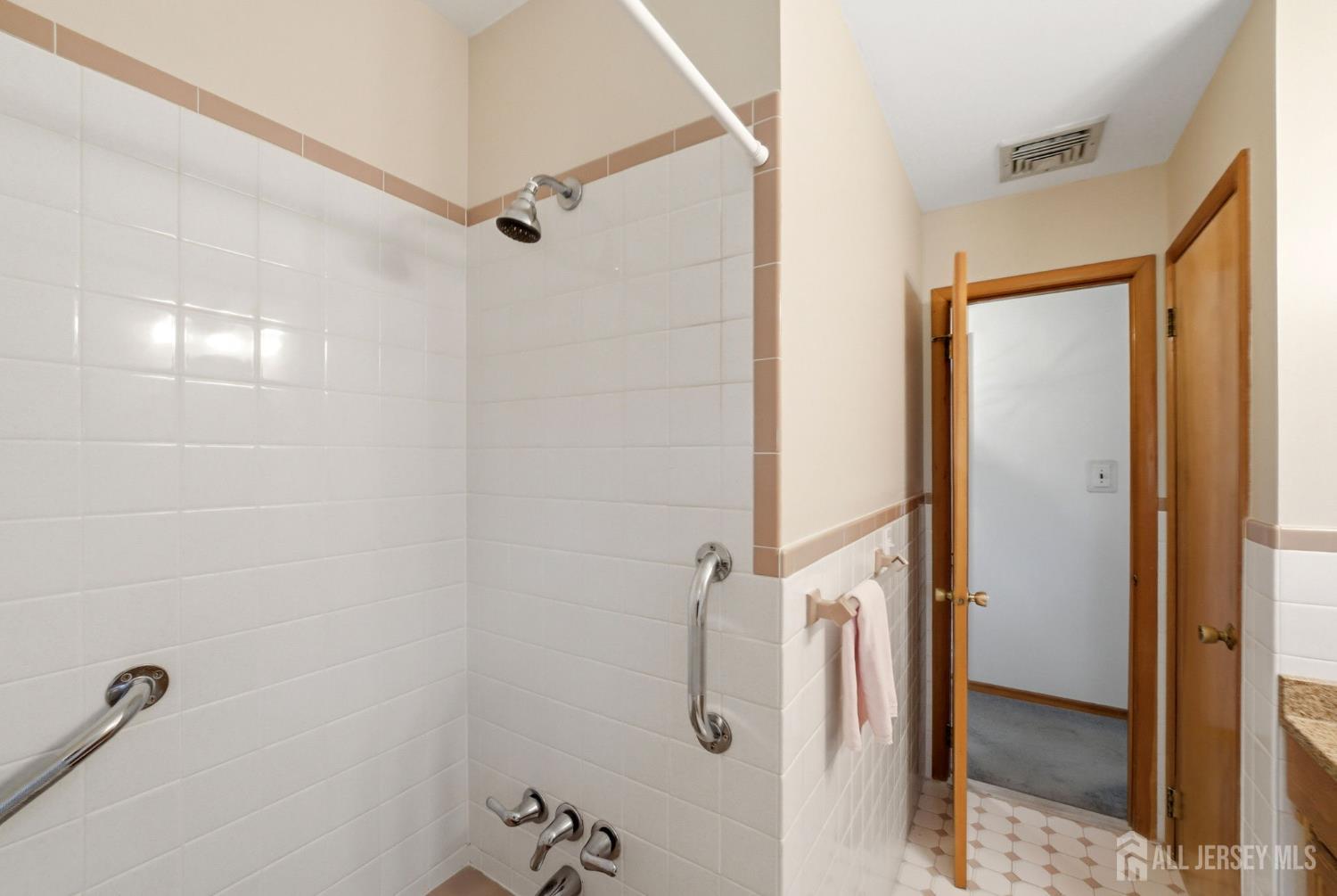 246 E Henry Place, Iselin, NJ, 08830 image 12