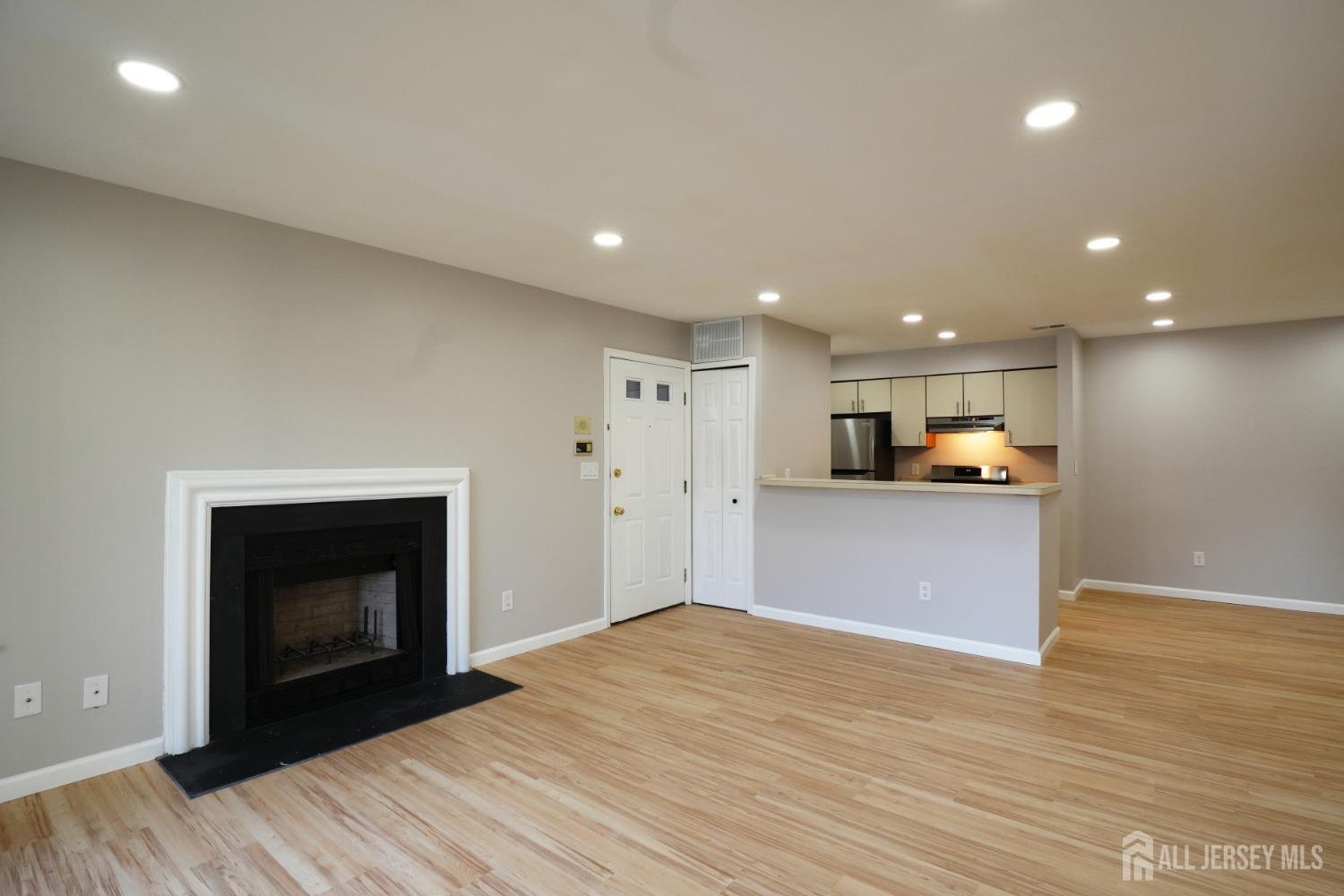 395 Carhart Court Image 5