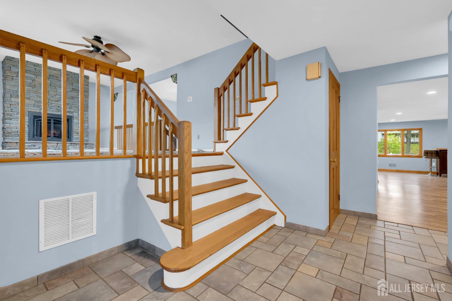 17 Hollywood Drive Image 4