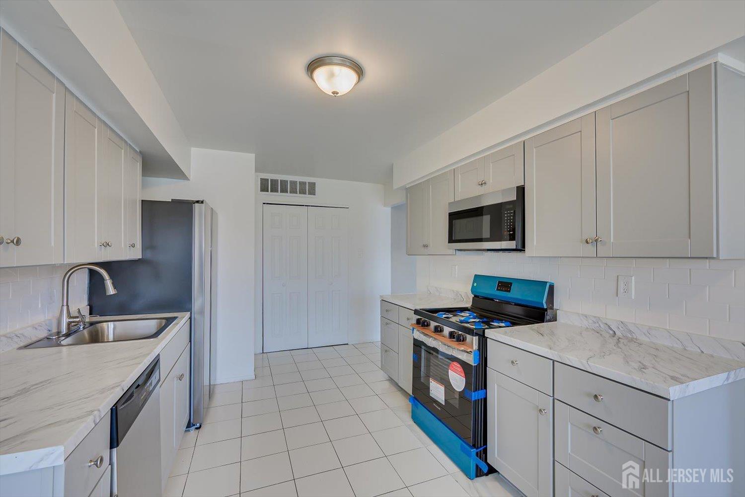 1607 Edison Glen Terrace, Edison, NJ, 08837 image 8