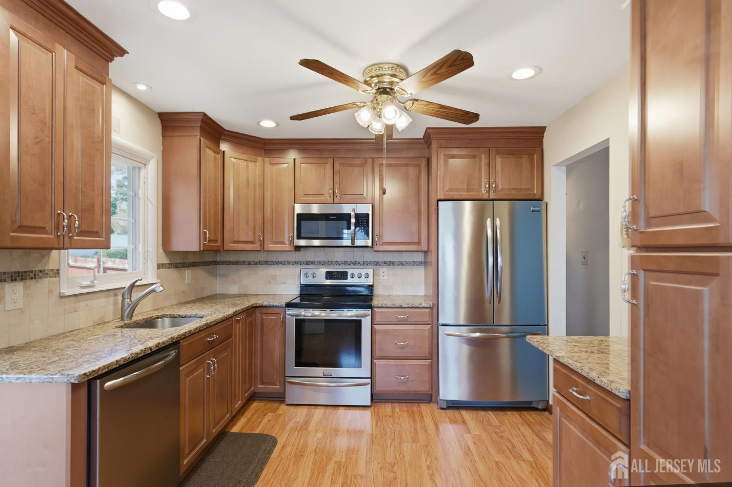 246 E Henry Place Image 5