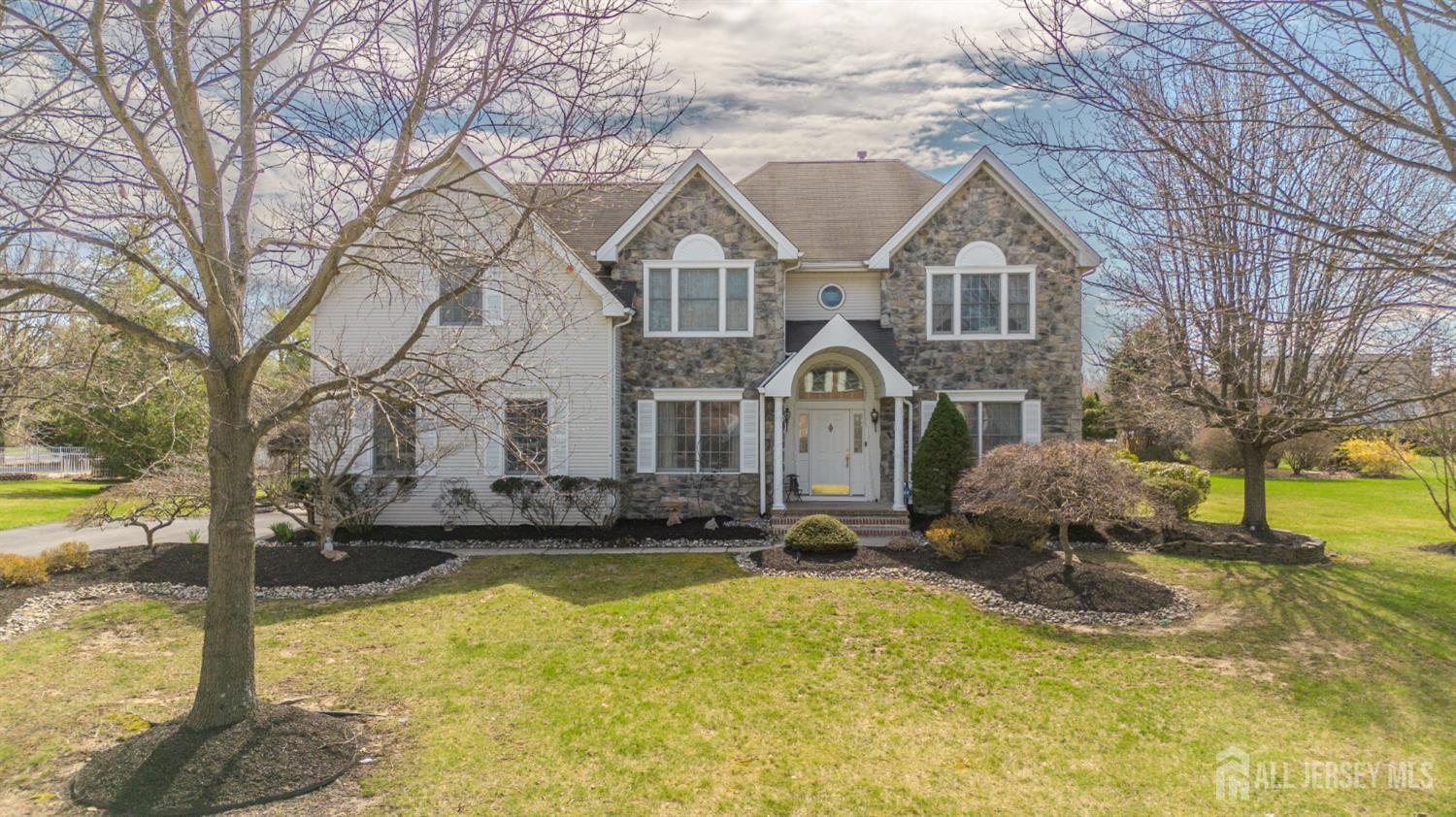 3 Colonial Court Image 2