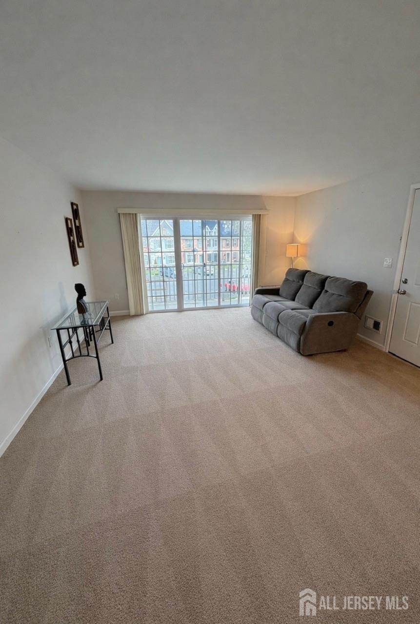 89 Albury Lane, North Brunswick, NJ, 08902