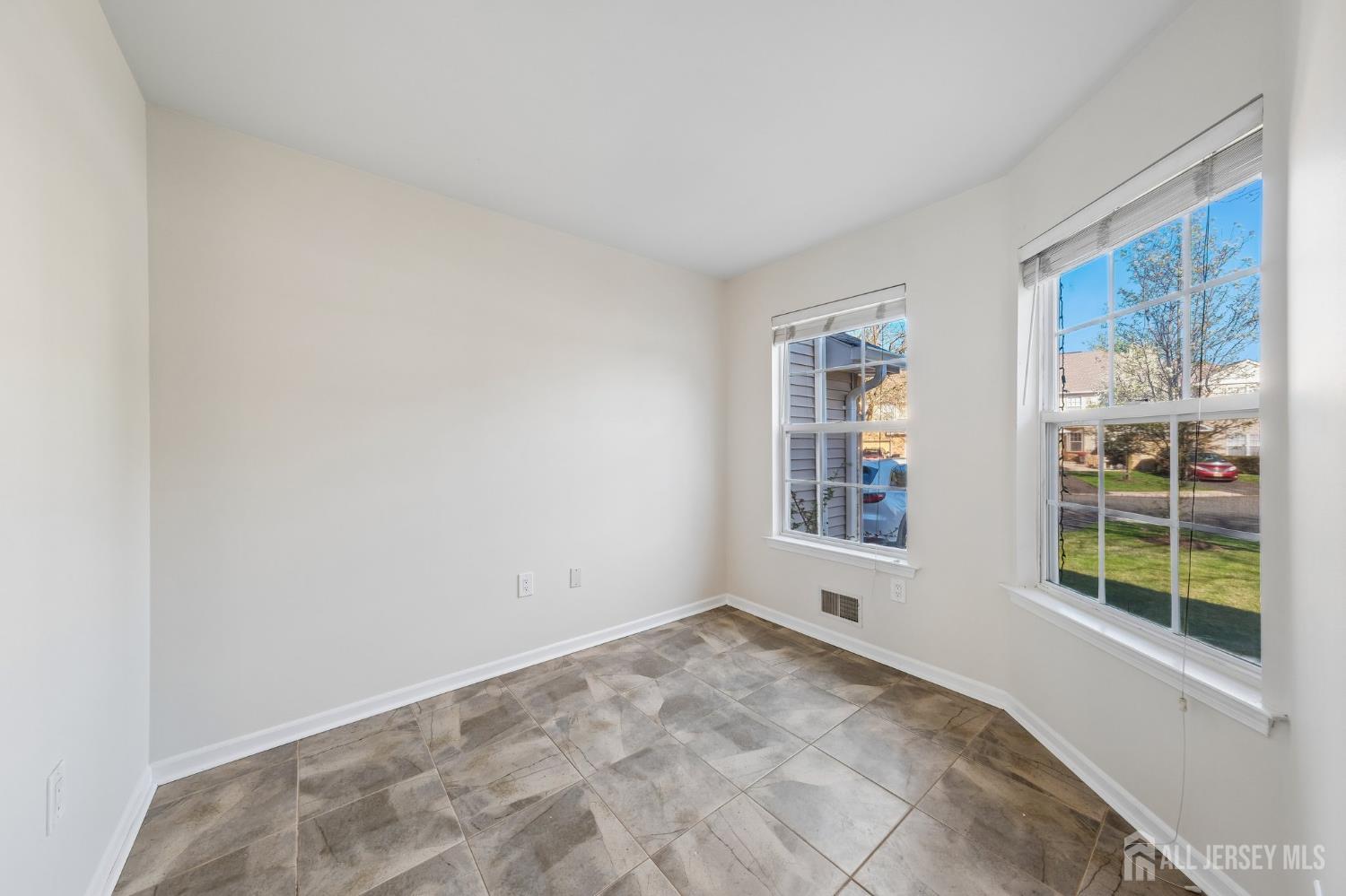 304 Heskers Court Image 2