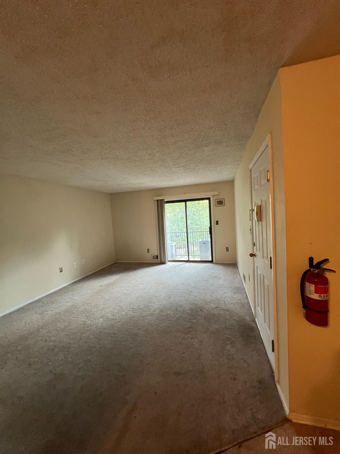 285 Hampshire Court Image 4