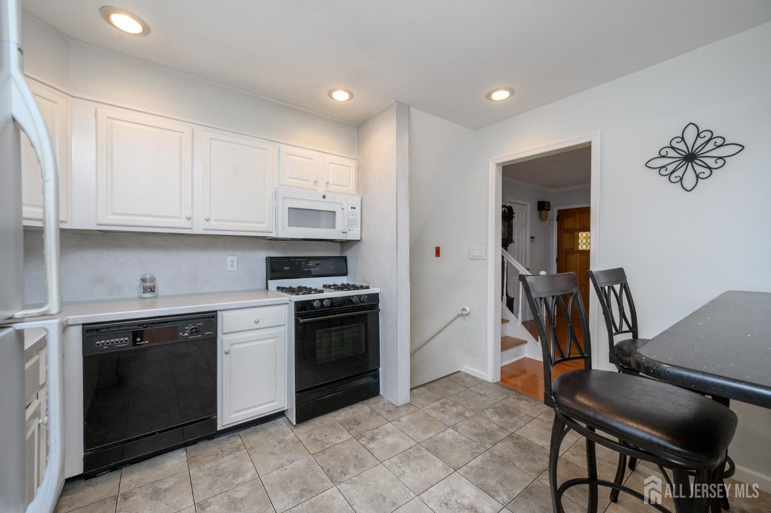 384 Maplewood Avenue, Colonia, NJ, 07067 image 9