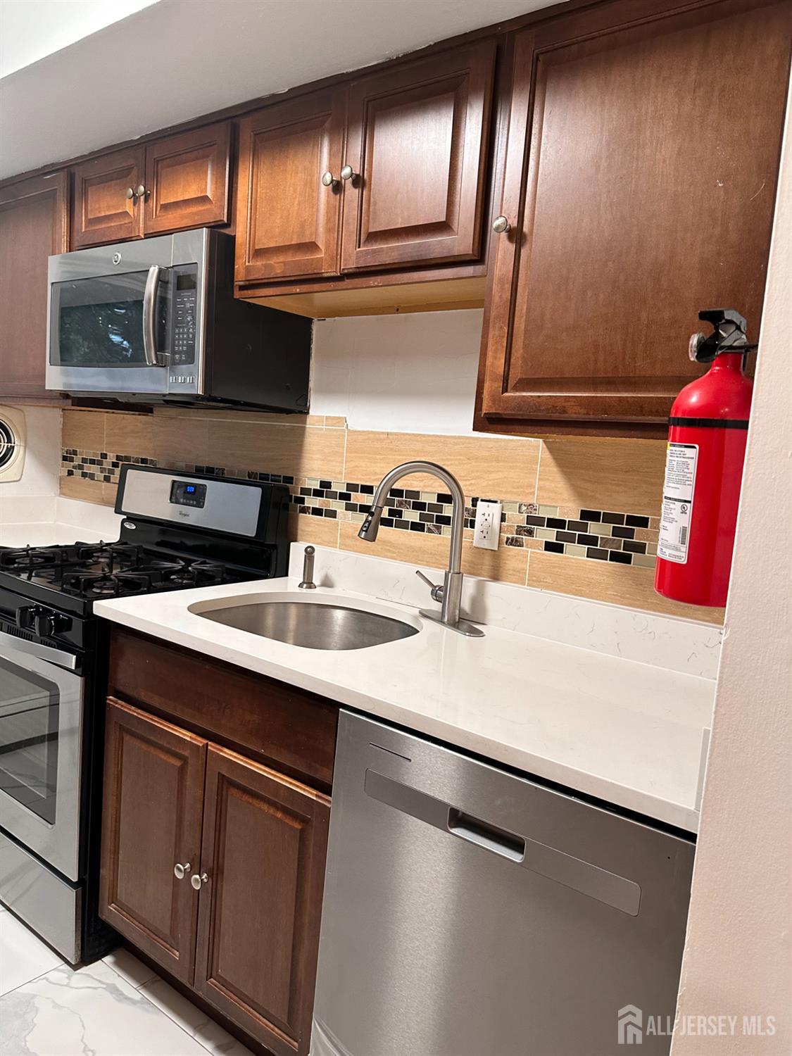 55 Gill Lane 58, Iselin, NJ, 08830 image 8