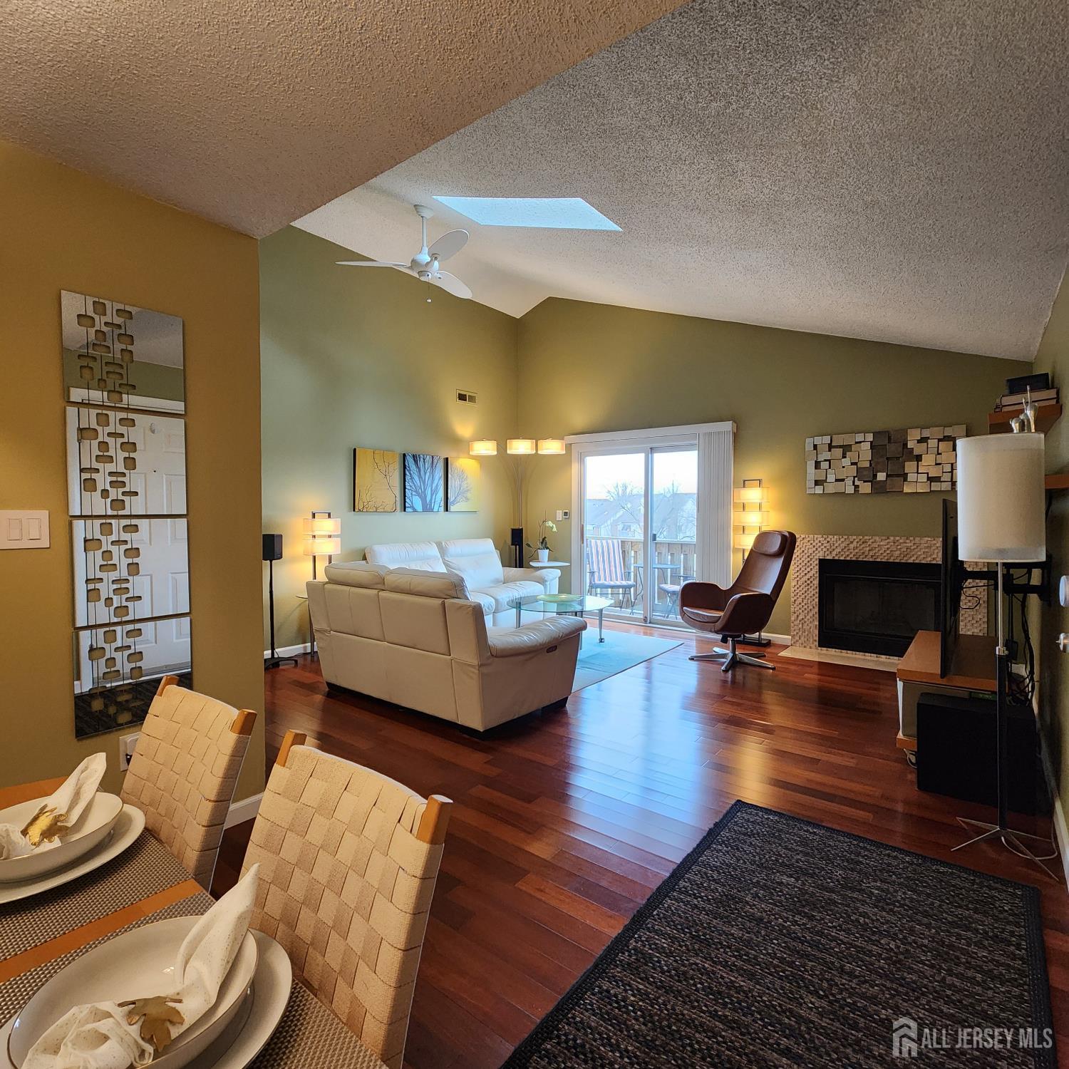 5321 Ravens Crest Drive Image 1