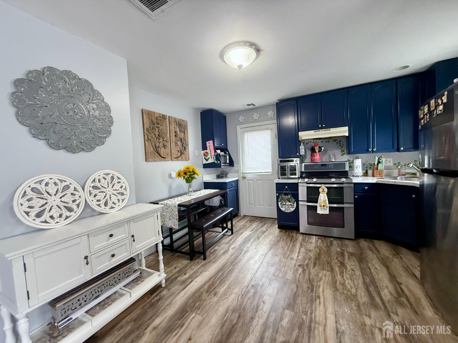 13 Middlesex Boulevard Image 5