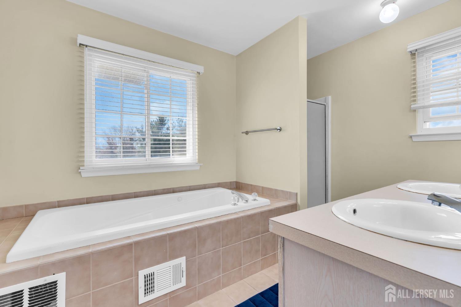 52 Zeller Drive, Franklin Twsp, NJ, 08873 image 38