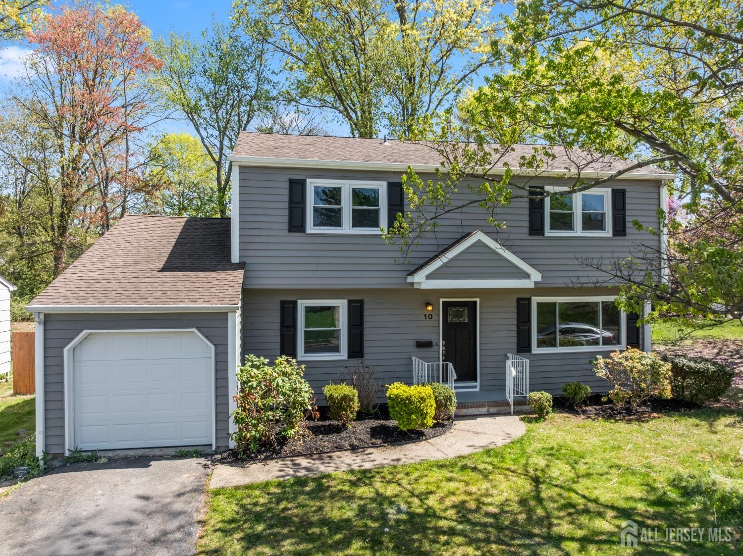 10 Ginesi Court, Metuchen, NJ, 08840