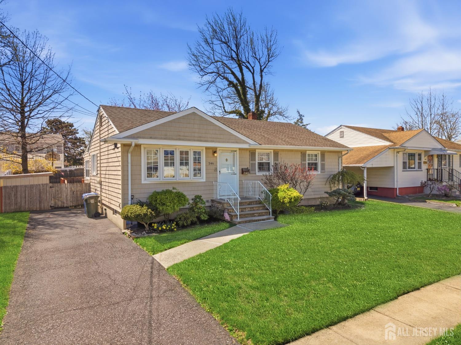 246 E Henry Place Image 4