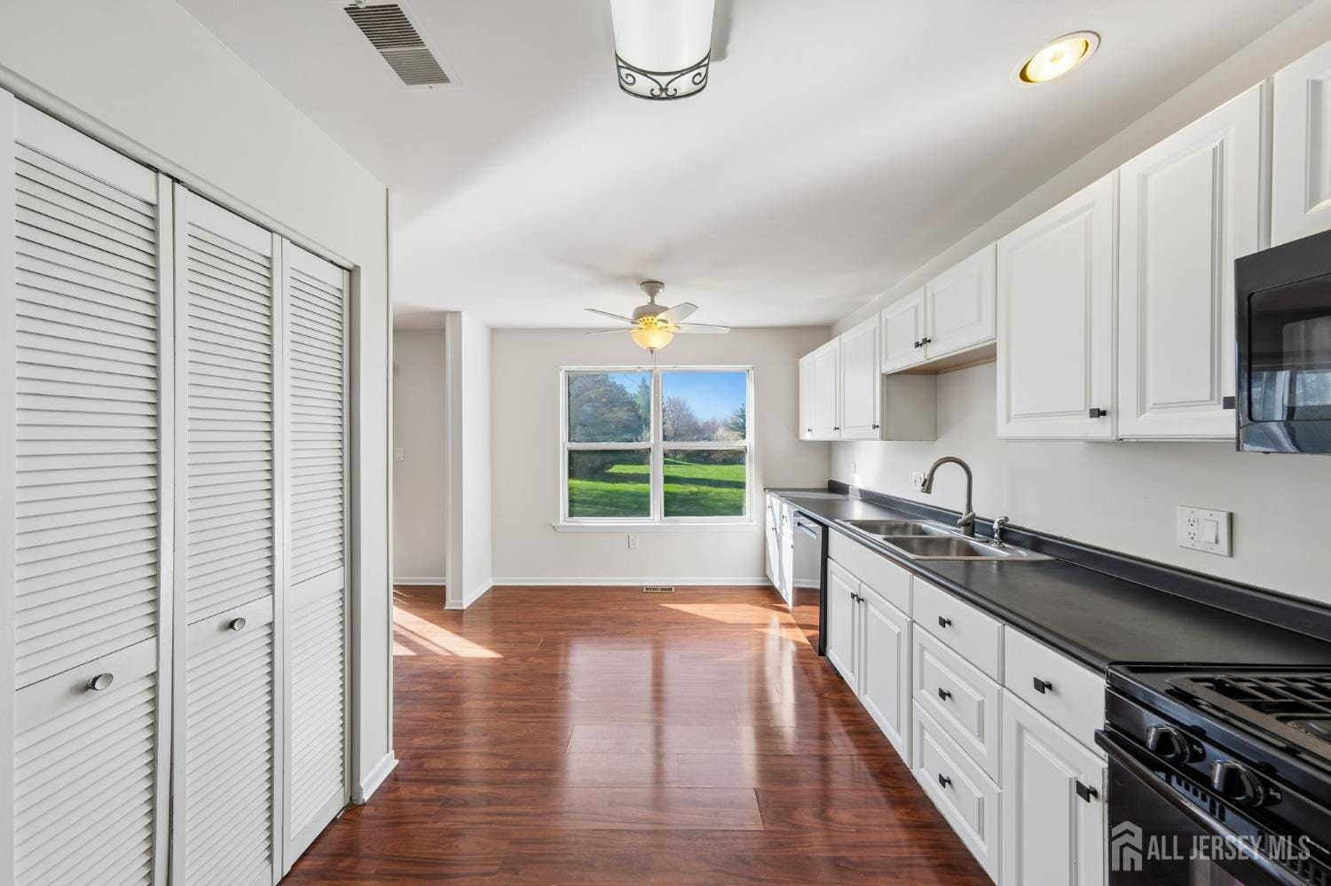 304 Heskers Court Image 5