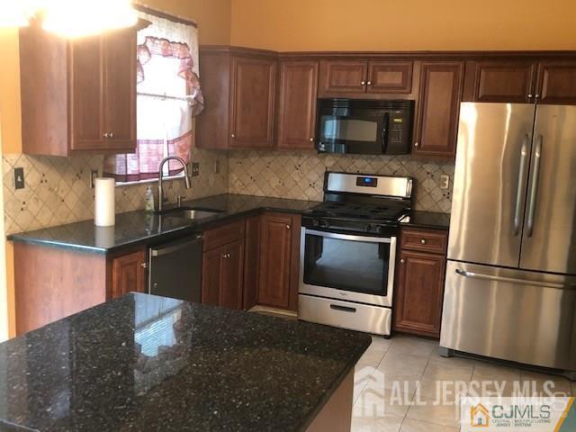 574 Buckingham Drive Image 3