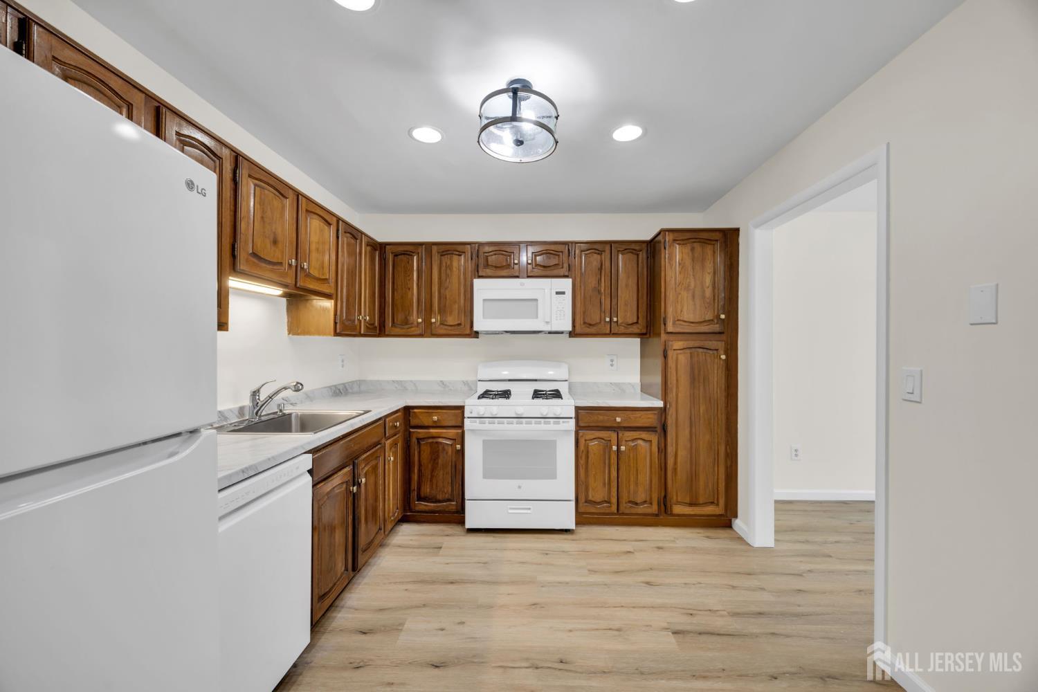 113 Heather Court 113, Edison, NJ, 08820 image 13