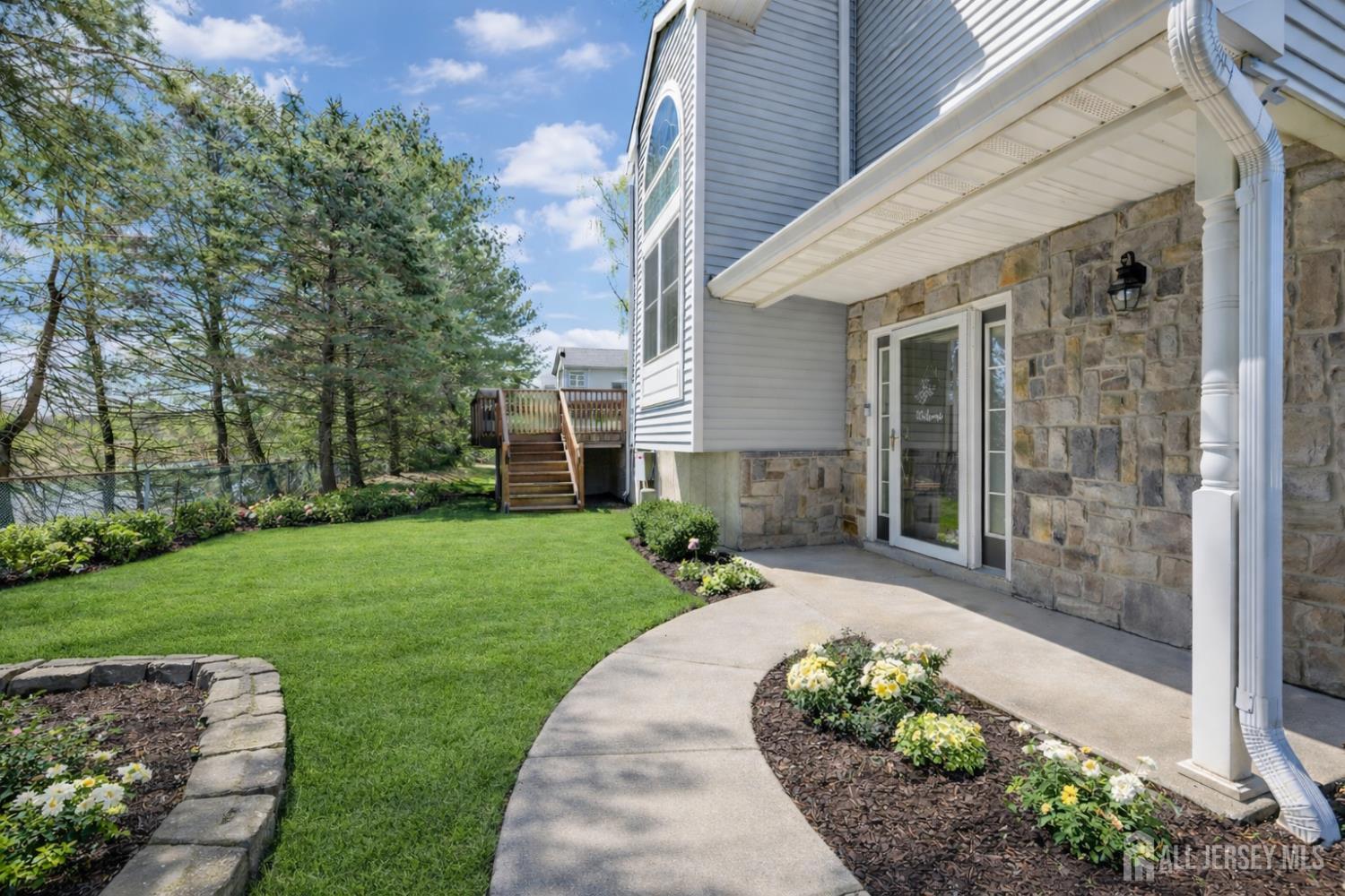 44 ROZALYN Lane Image 3