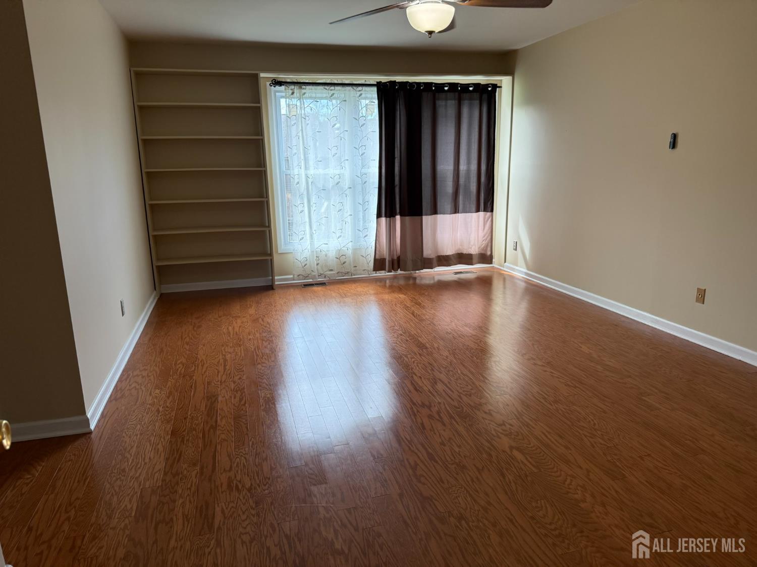 54 Holly Court, Edison, NJ, 08820 image 27