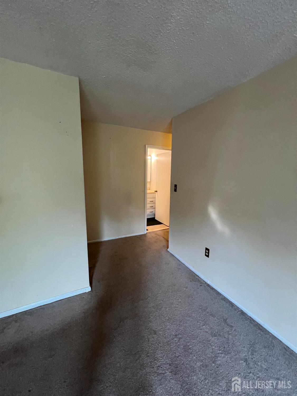 285 Hampshire Court Image 5