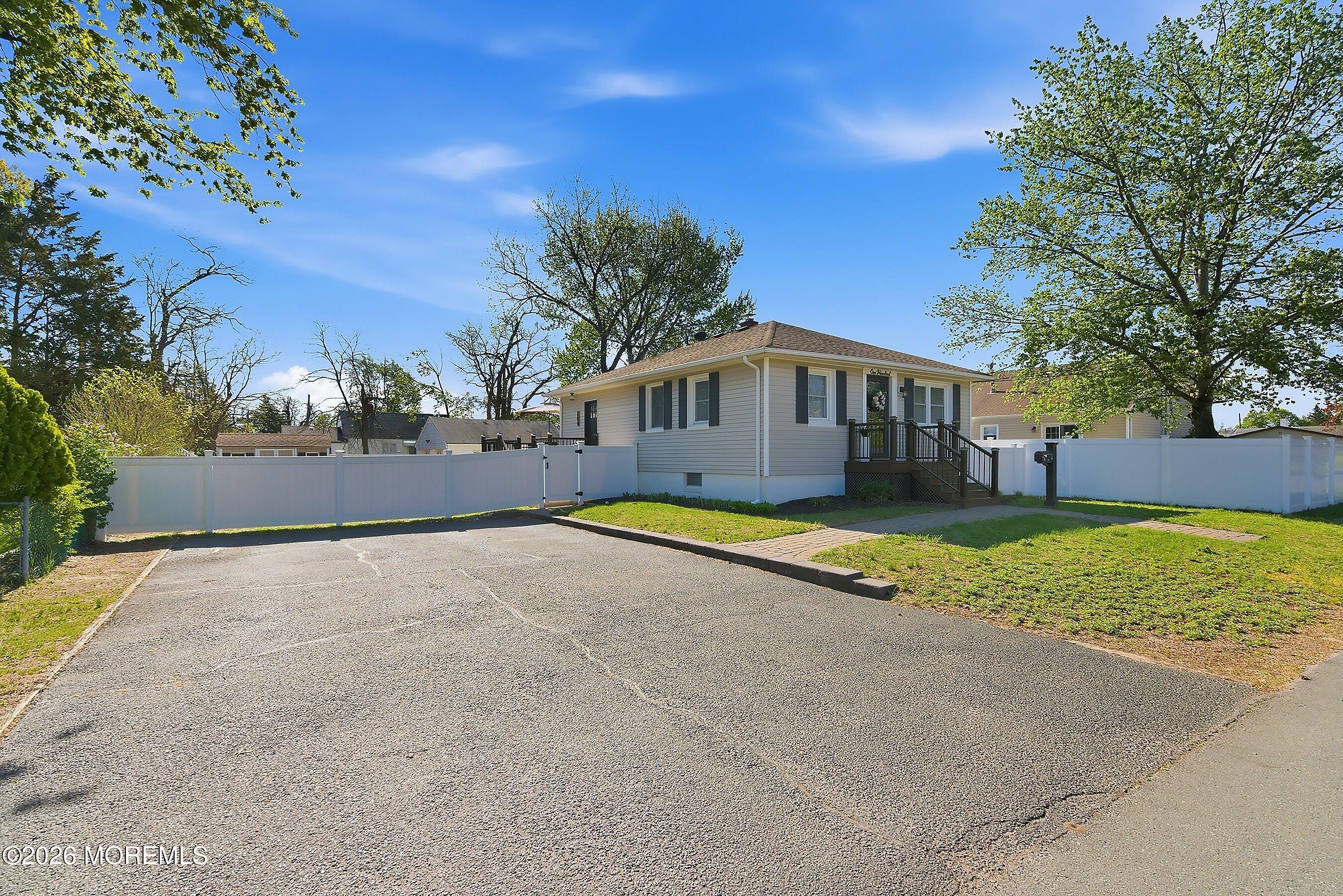 100 Hudson Avenue Image 3