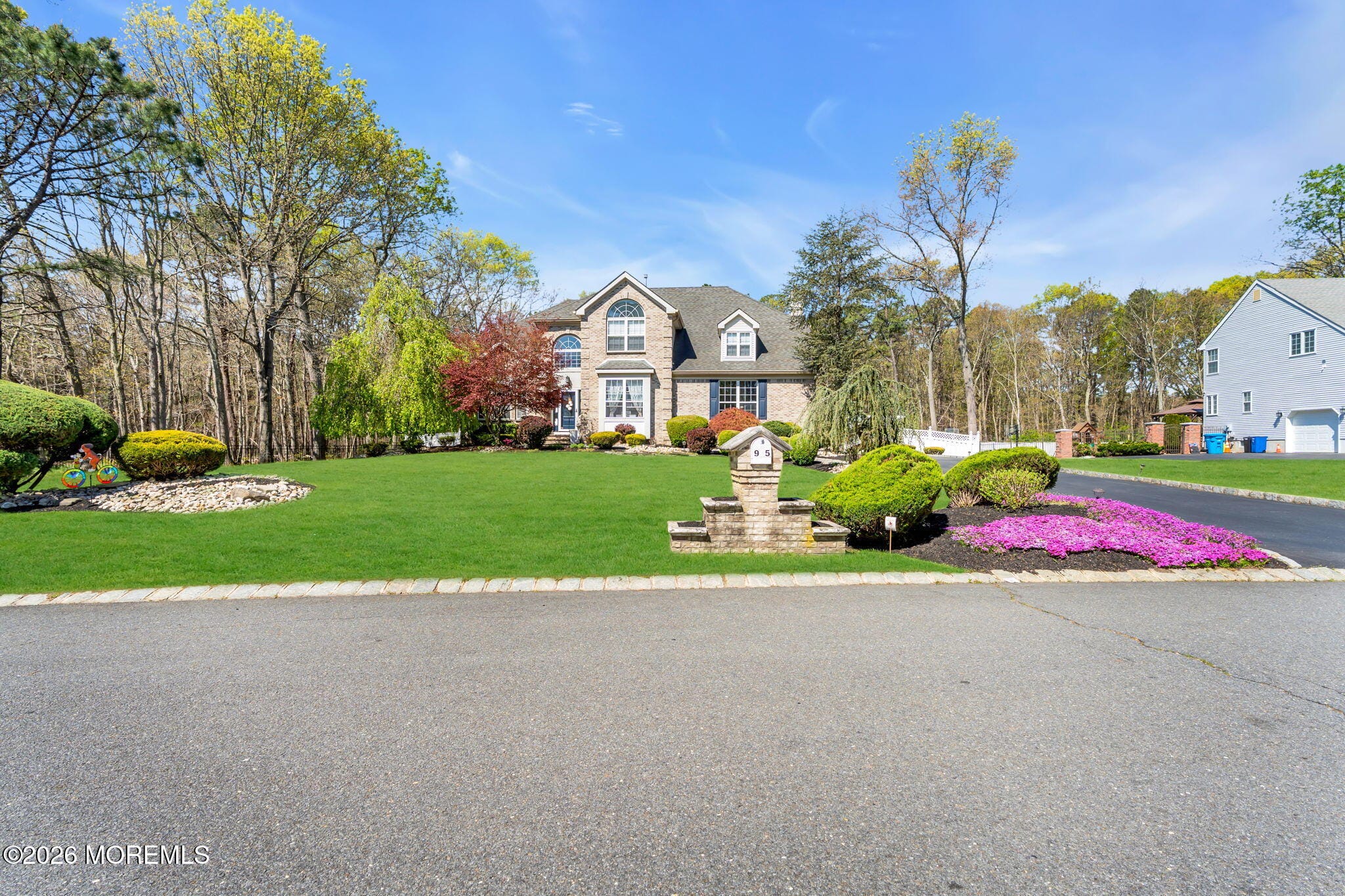 95 Erin Drive Image 5