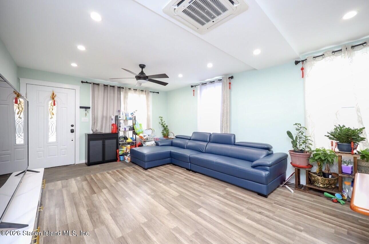 278 Hull Avenue, Staten Island, NY, 10306