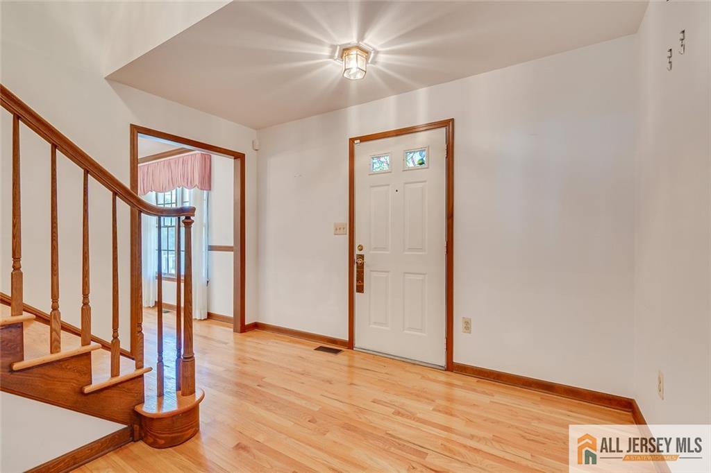 194 Plainfield Road Image 3