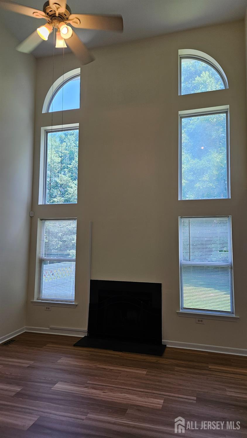 405 Cobblestone Court Image 2