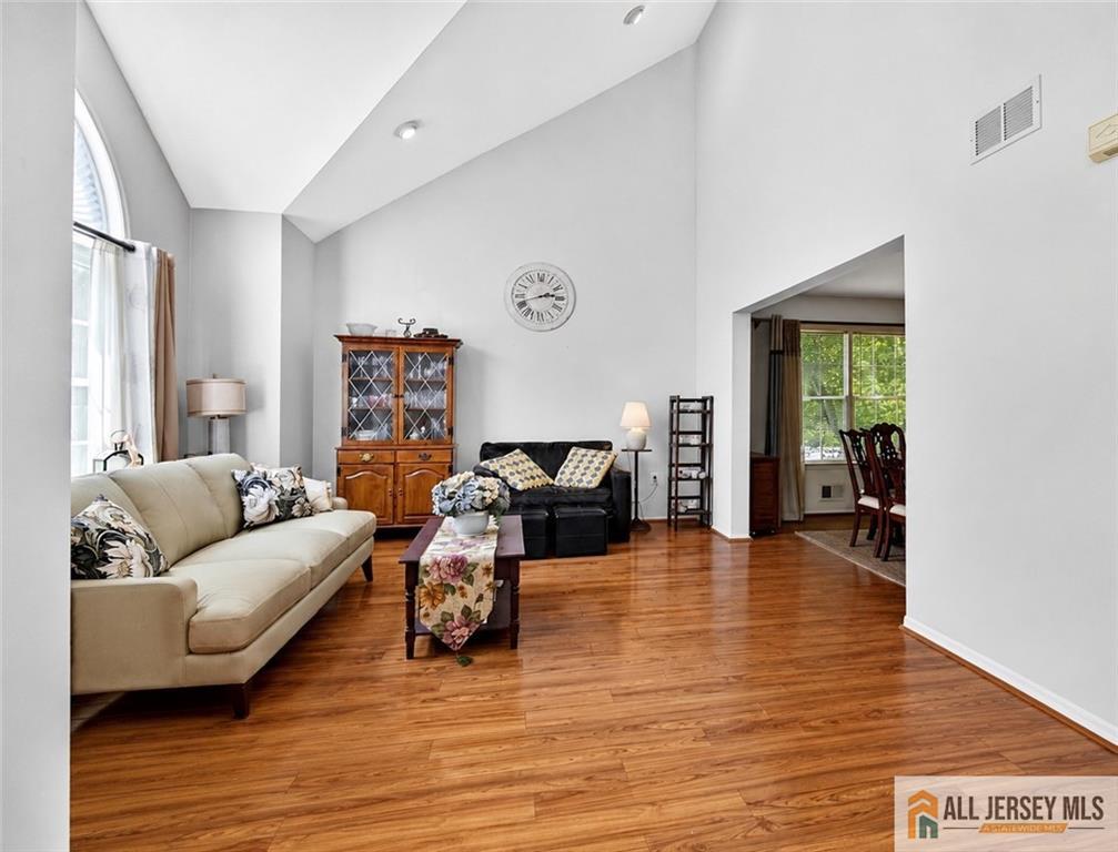 28 Glynn Court, NJ, 08859 image 8