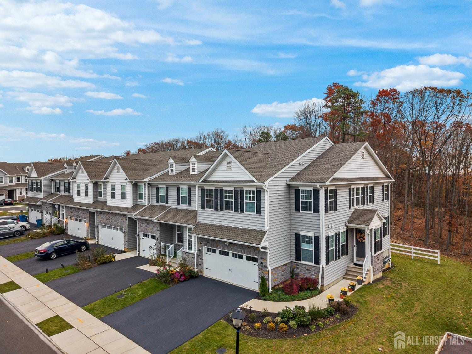 2812 Hayden Court Image 2